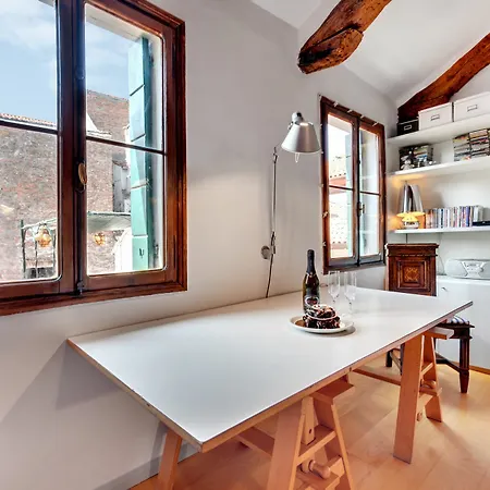 Bragora Smoochy Attic Apartman Velence